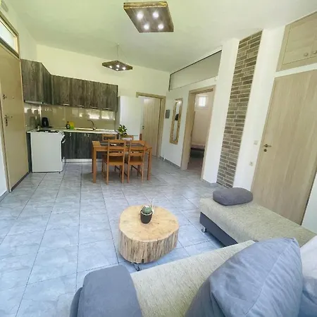 Eden Paliouri- Concordia Apartment *