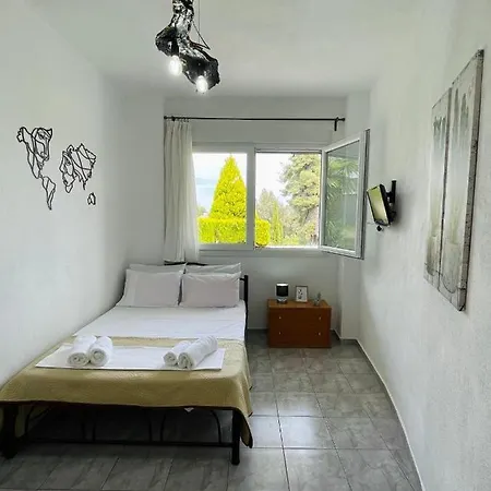 Eden Paliouri- Concordia Apartment